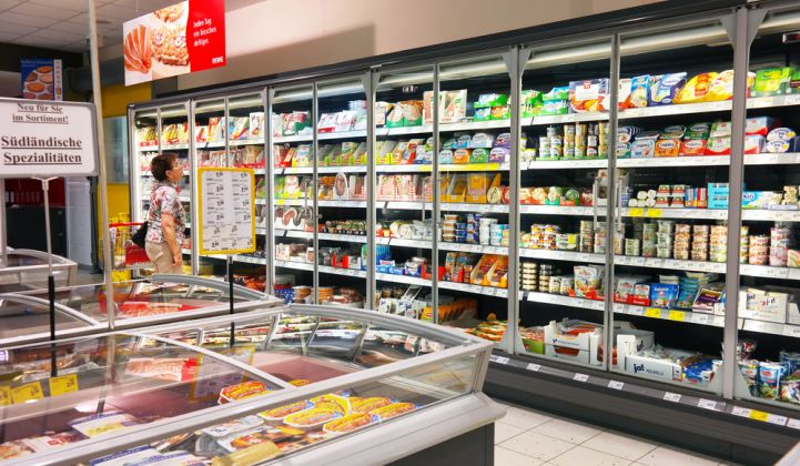 Grocery stores can save on power bills by running their refrigeration systems more intelligently, software startup Axiom Cloud contends.