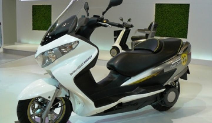 Suzuki Unveils Fuel-Cell Scooter